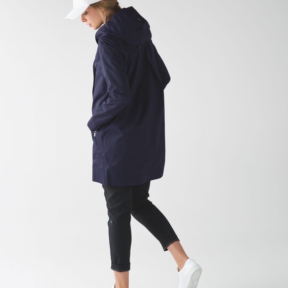 lululemon SAVASANA WATERPROOF JACKET II DEEP INDIGO Sz 8 - Picture 3 of 7